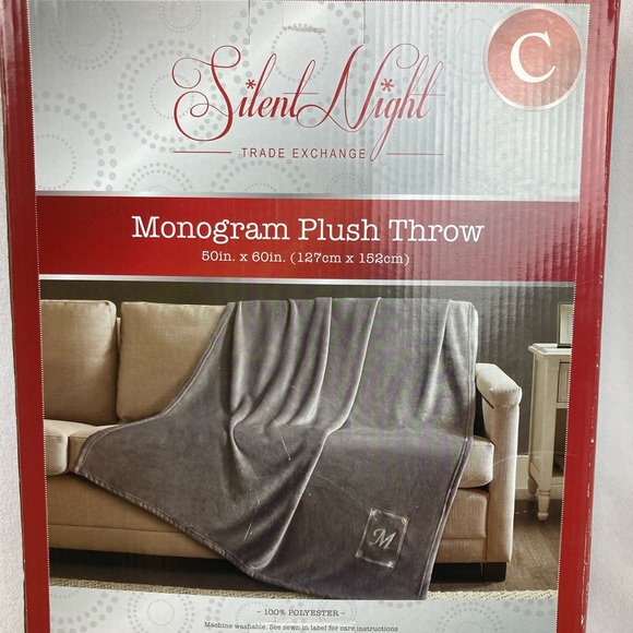 Plush throw with initial C 50”x 60” gray NIB - Picture 5 of 6